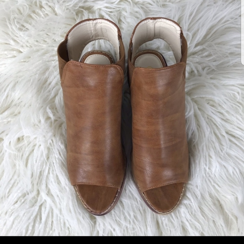 Open toe booties - Picture 2 of 4